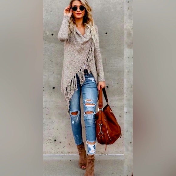 Lovestitch Vici Poncho Style Sweater Wrap - Picture 2 of 6